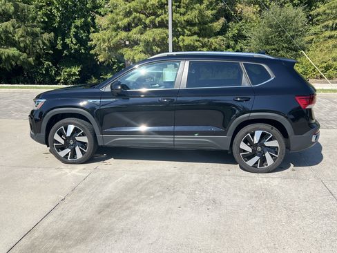 Certified 2024 Volkswagen Taos SEL AWD/4WD image 6