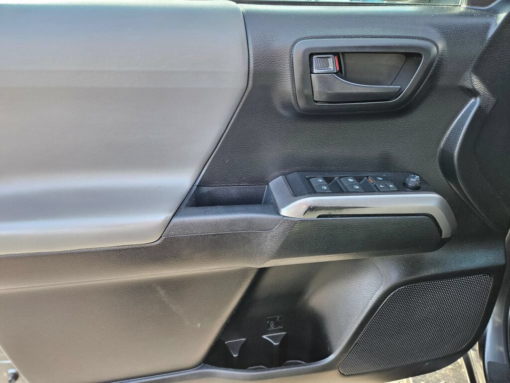 Used 2021 Toyota Tacoma SR5 AWD/4WD image 17