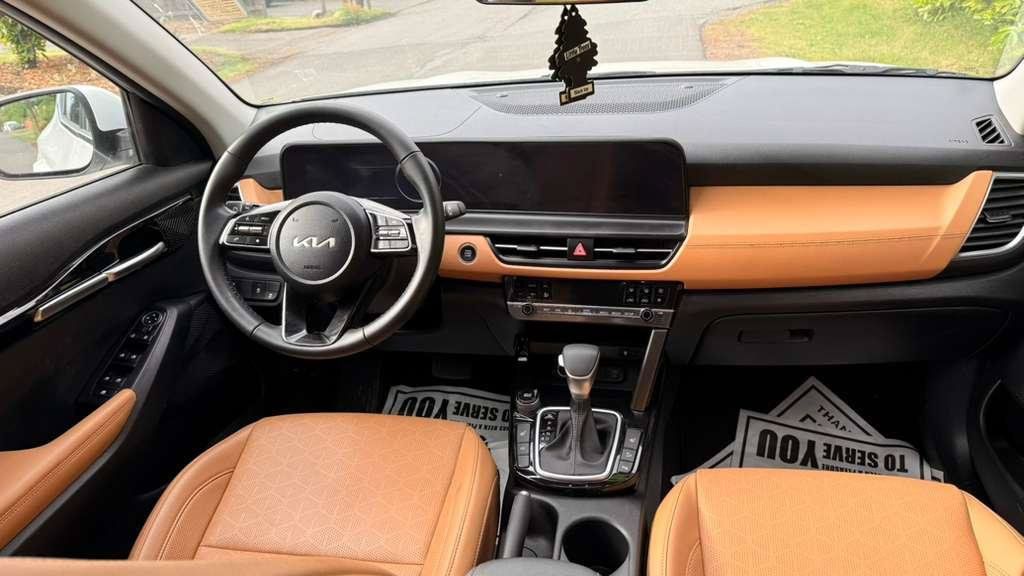 Used 2025 Kia Seltos EX w/ EX Sunroof Package FWD image 10