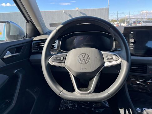 Used 2025 Volkswagen Jetta SE image 27