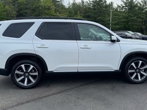 Used 2025 Honda Pilot Touring image 5