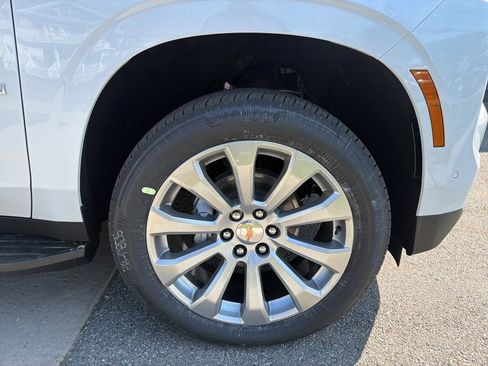 New 2026 Chevrolet Suburban Premier w/ Sun And Tow Package AWD/4WD image 28
