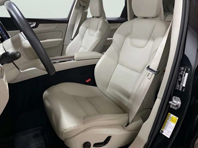 Used 2022 Volvo XC60 B5 Momentum w/ Climate Package AWD/4WD image 59