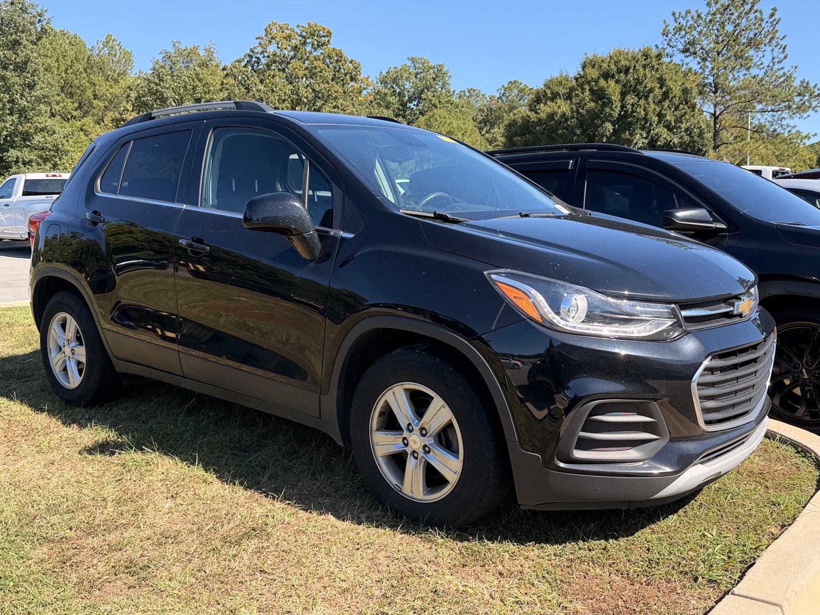 Used 2020 Chevrolet Trax LT FWD image 2