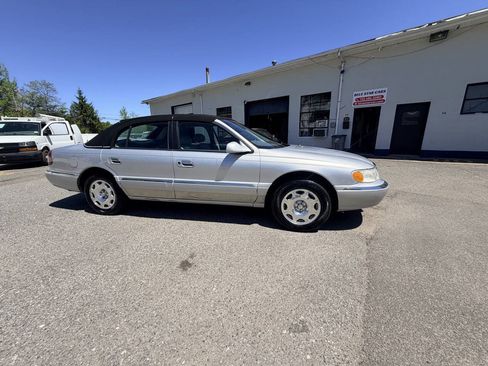 Used 1998 Lincoln Continental FWD image 24
