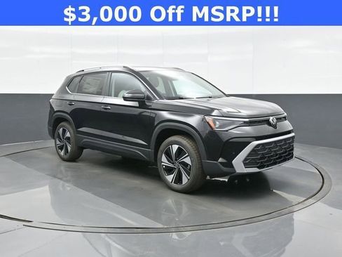 New 2026 Volkswagen Taos SE image 1