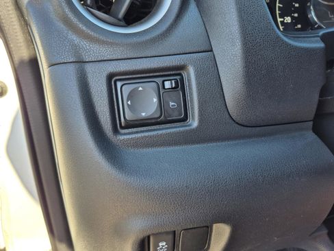 Used 2016 Nissan Versa Note SV FWD image 25
