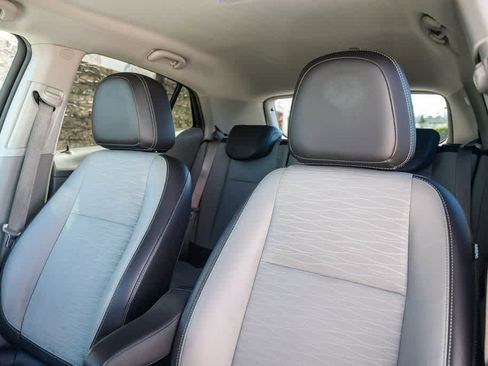 Used 2016 Buick Encore FWD image 17