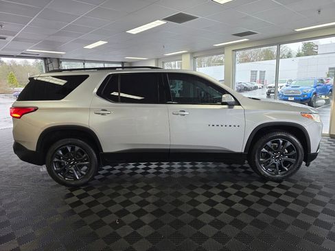 Used 2021 Chevrolet Traverse RS image 2