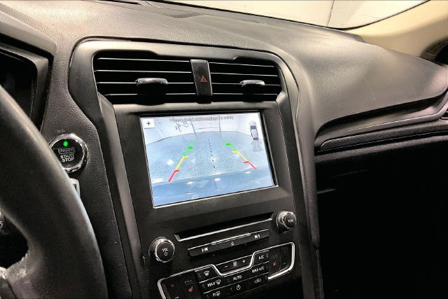 Used 2018 Ford Fusion SE w/ Equipment Group 201A FWD image 14