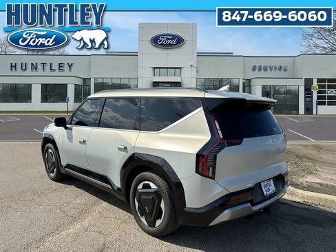 Used 2024 Kia EV9 Land image 6