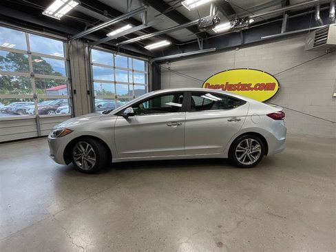 Used 2017 Hyundai Elantra Limited FWD image 2