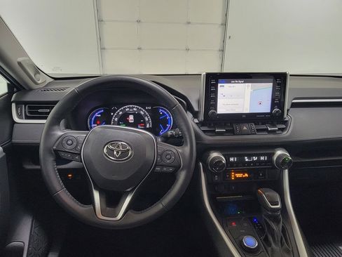 Used 2020 Toyota RAV4 Limited image 12