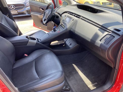 Used 2015 Toyota Prius Persona Series FWD image 17