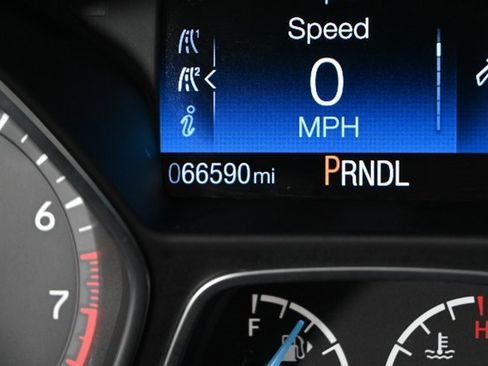 Used 2018 Ford Focus SE w/ SE Appearance Package image 21