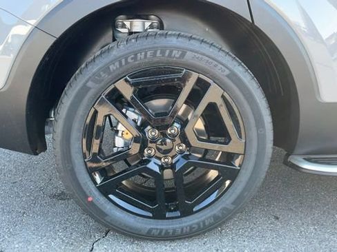 Used 2025 Kia Telluride EX X-Line AWD/4WD image 16