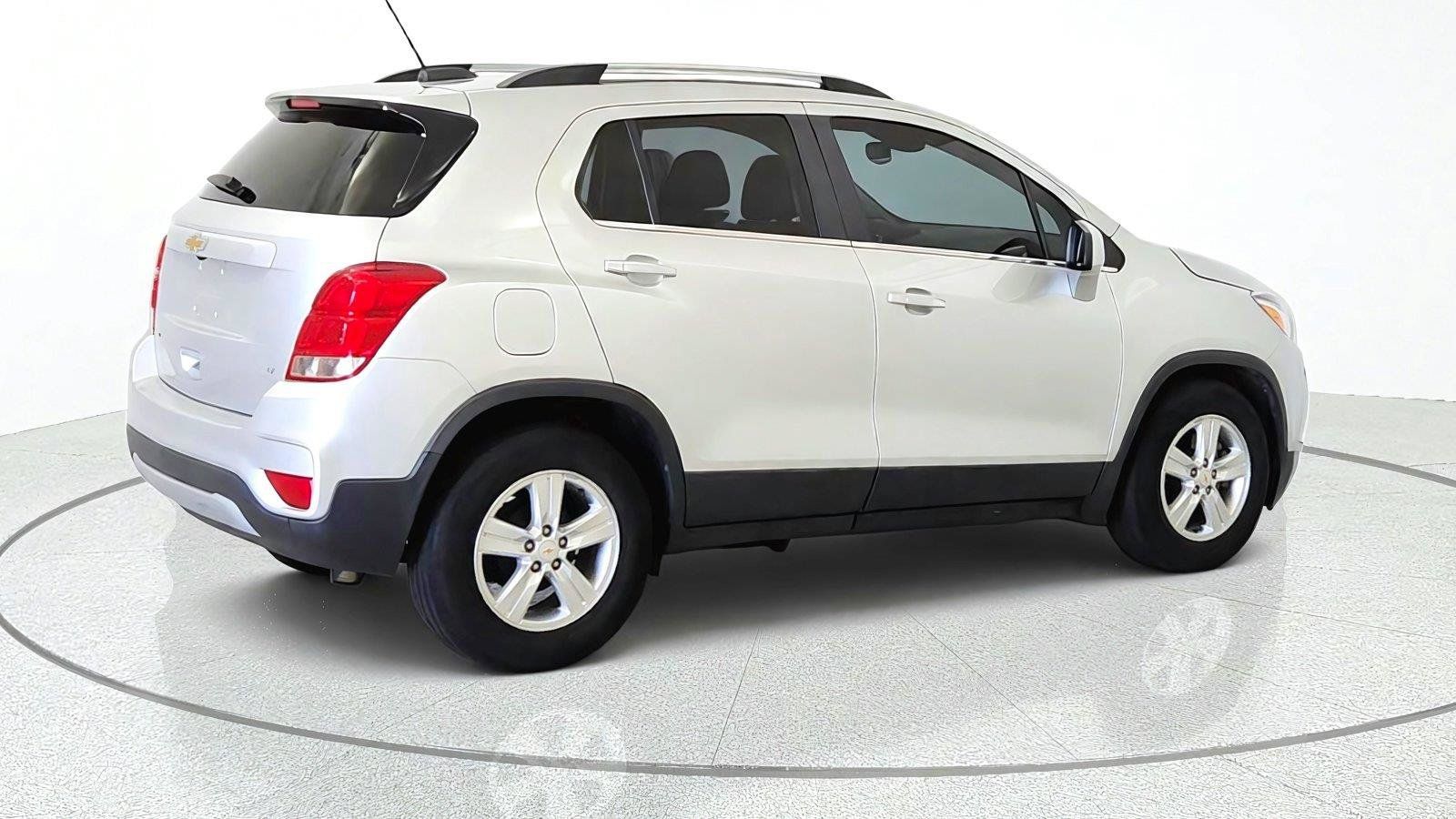 Used 2020 Chevrolet Trax LT w/ LT Convenience Package FWD image 9