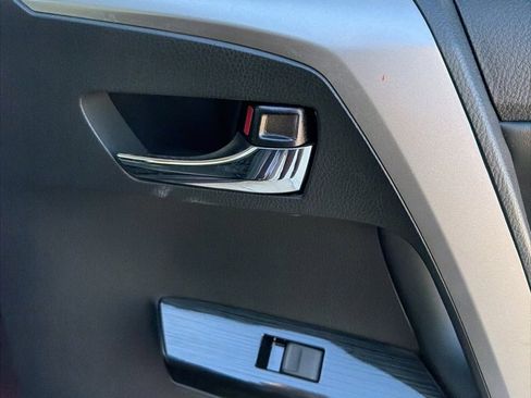 Used 2018 Toyota RAV4 Limited image 36