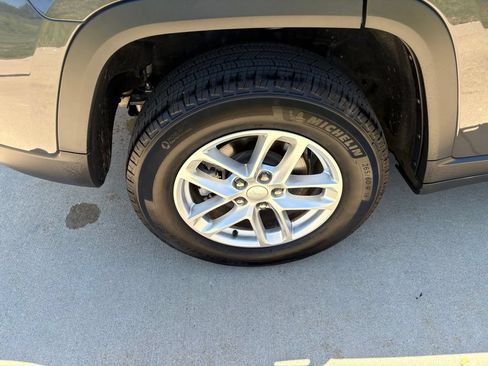 Used 2025 Jeep Grand Cherokee Laredo X AWD/4WD image 50