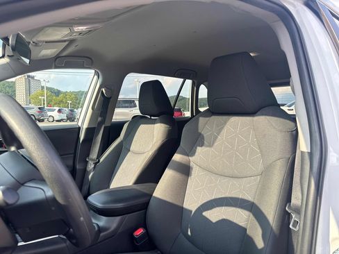 Used 2025 Toyota RAV4 XLE AWD/4WD image 2
