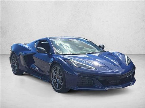 Used 2025 Chevrolet Corvette Z06 RWD image 3