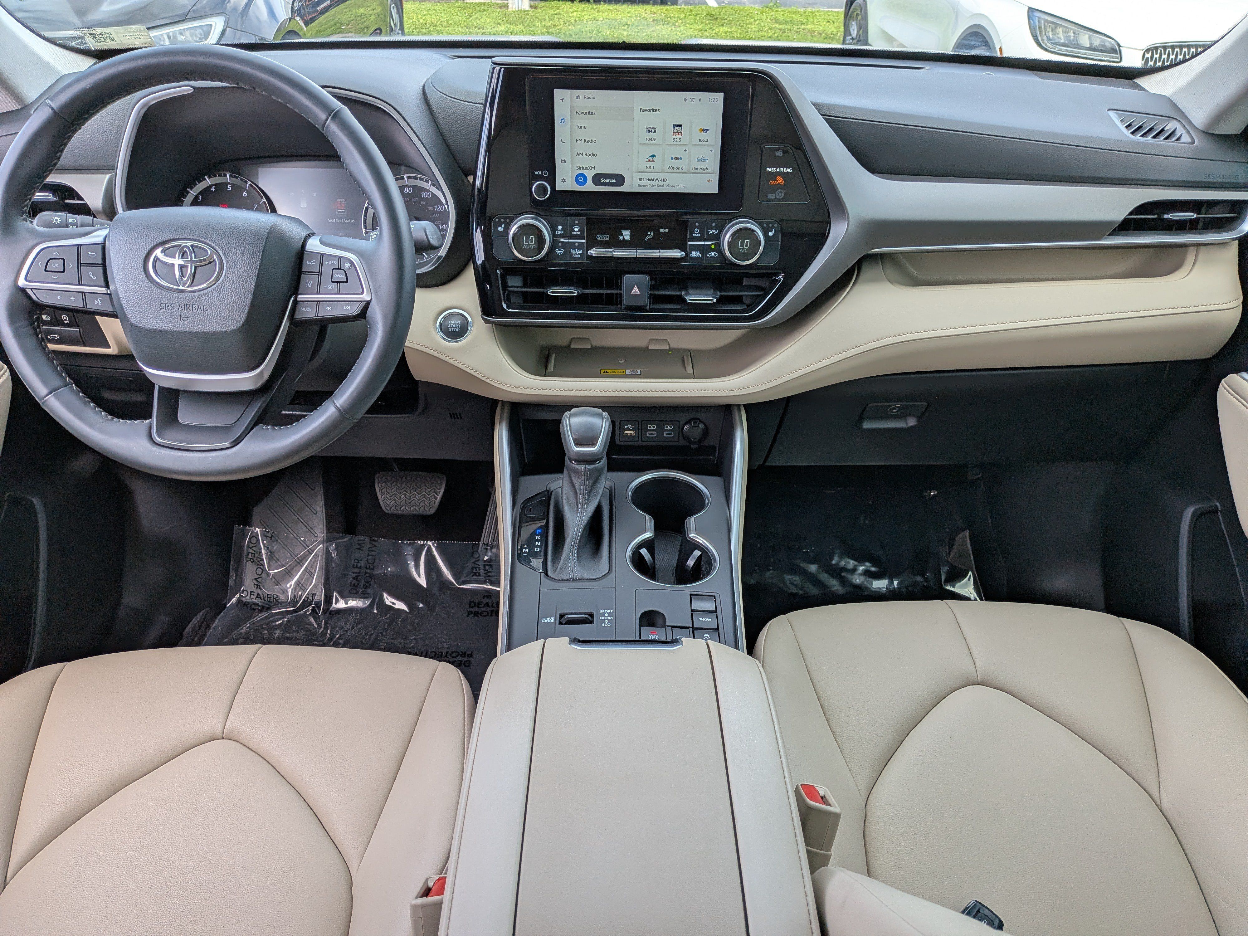 Used 2023 Toyota Highlander XLE FWD image 17