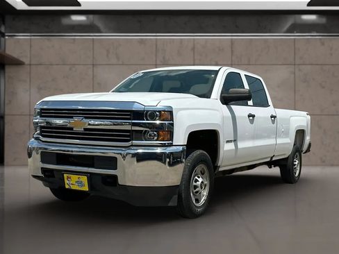 Used 2018 Chevrolet Silverado 2500 W/T AWD/4WD image 3