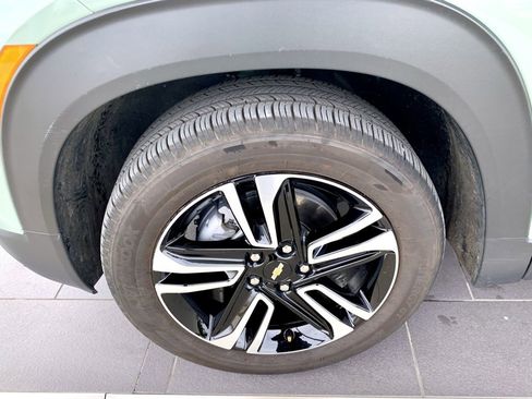 Used 2025 Chevrolet TrailBlazer LT w/ Convenience Package image 9