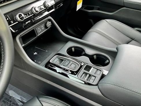 New 2025 Honda Pilot Touring image 9