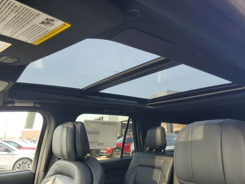 New 2026 Lincoln Navigator Reserve w/ Jet Appearance Package image 11