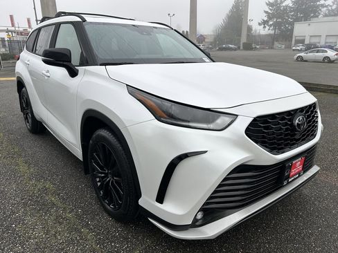 New 2026 Toyota Highlander XSE image 3