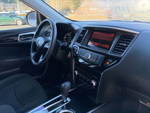 Used 2015 Nissan Pathfinder S image 16