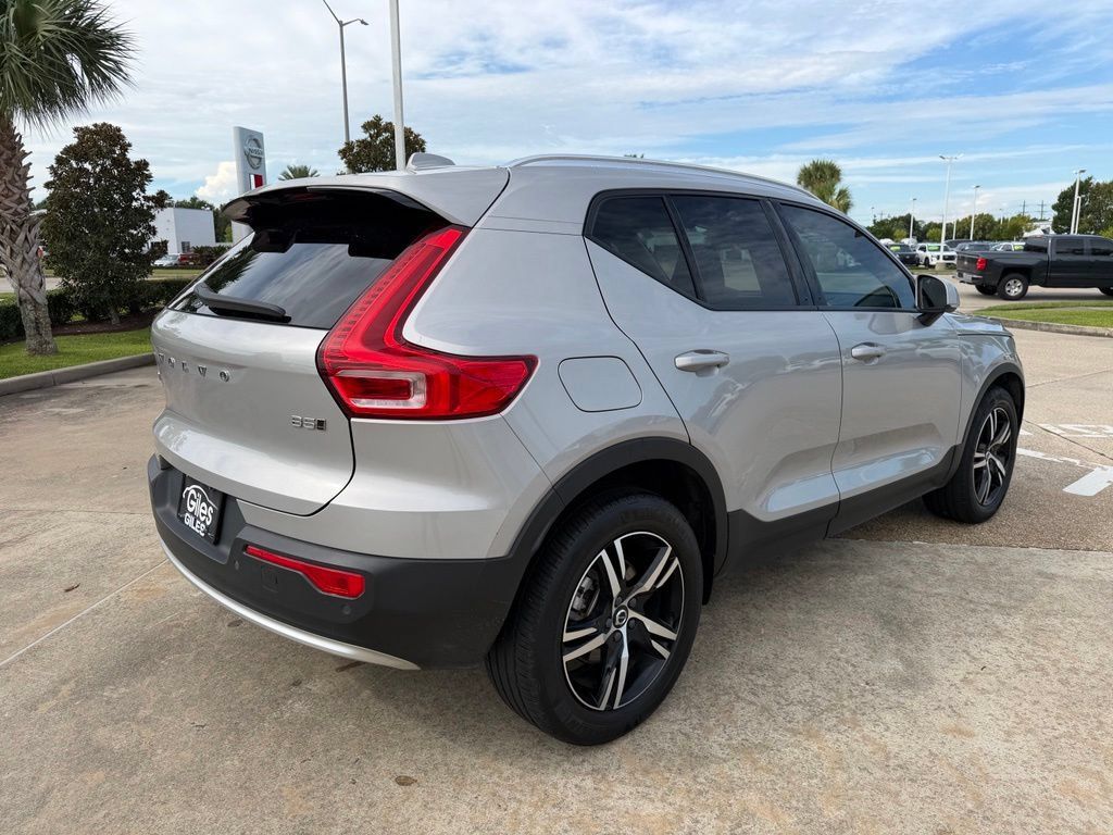 Used 2023 Volvo XC40 B5 Core w/ Protection Package Premier AWD/4WD image 5