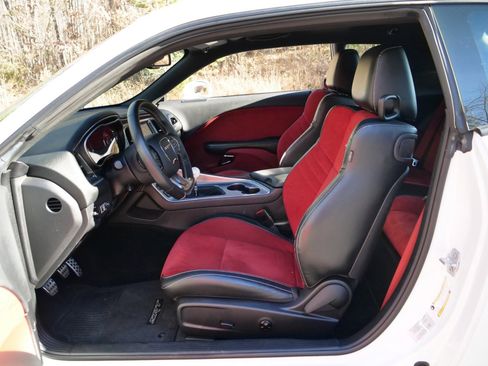 Used 2015 Dodge Challenger SRT Hellcat image 31