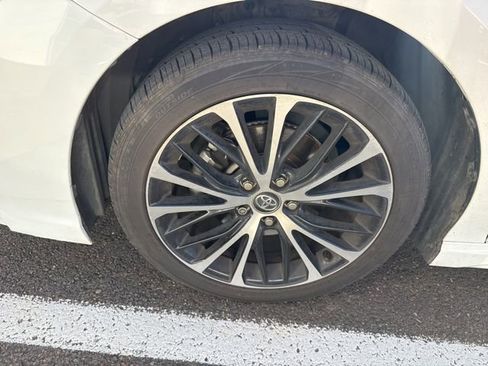 Used 2020 Toyota Camry SE w/ Carpet Mat Package image 10