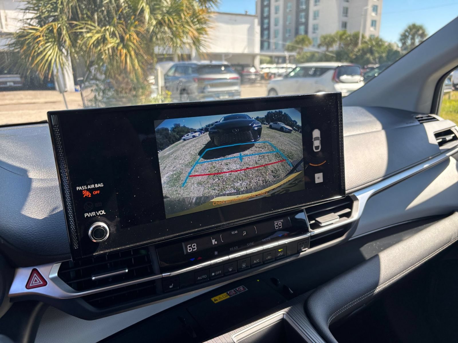 Used 2025 Toyota Sienna XLE FWD image 26