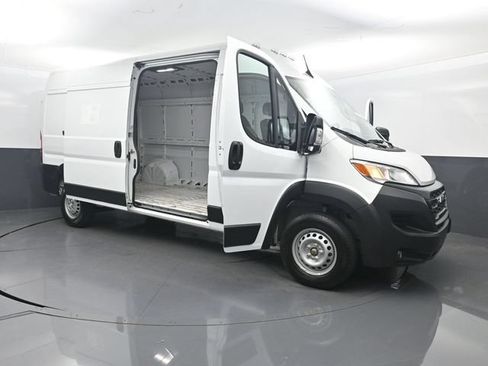 Used 2025 RAM ProMaster 2500 w/ Convenience Group FWD image 33