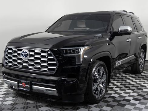 Used 2023 Toyota Sequoia Capstone image 2