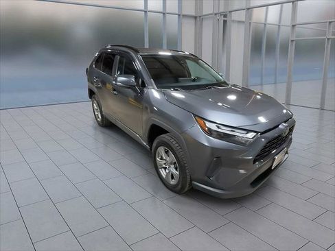 Certified 2022 Toyota RAV4 XLE AWD/4WD image 2