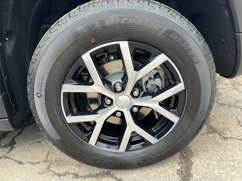 New 2025 Jeep Grand Cherokee Limited w/ Luxury Tech Group II image 5