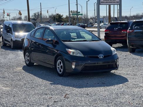 Used 2014 Toyota Prius Three image 1