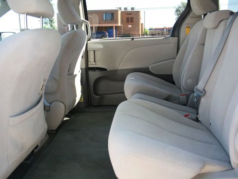 Used 2014 Toyota Sienna LE image 14