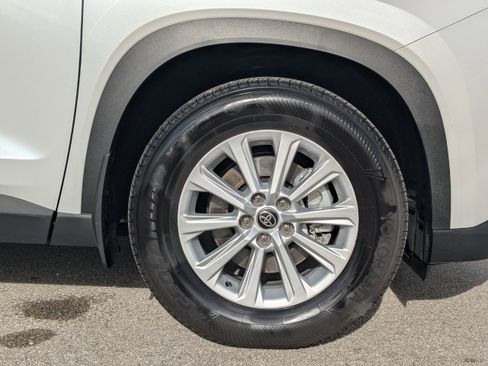 Used 2025 Toyota Grand Highlander AWD Hybrid image 12