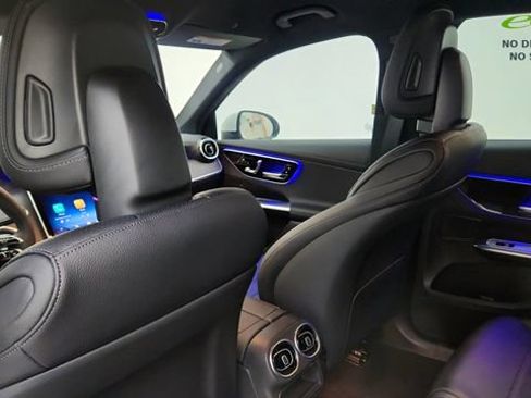 Used 2025 Mercedes-Benz GLC 300 4MATIC image 33