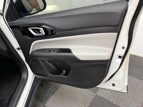 Certified 2025 Jeep Compass Limited AWD/4WD image 39