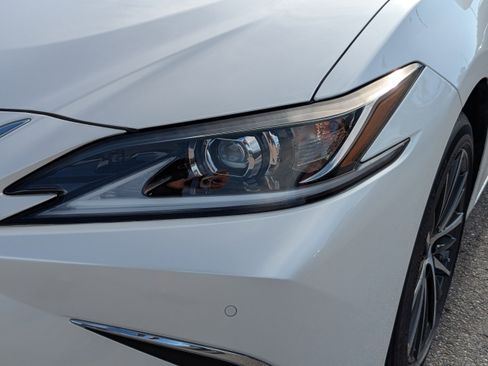 New 2025 Lexus ES 350 w/ Premium Package image 9