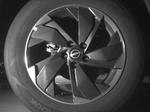 Used 2025 Nissan Rogue SV image 15