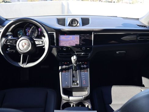 Certified 2024 Porsche Macan image 22