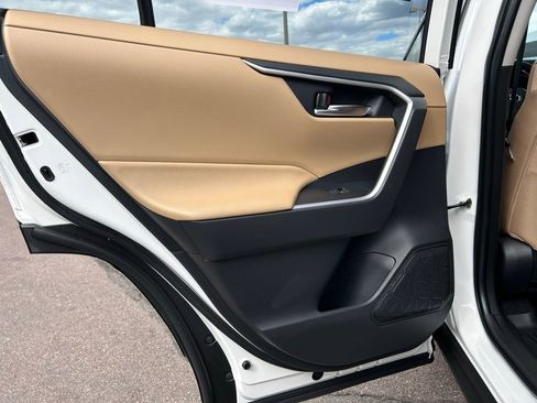 Used 2025 Toyota RAV4 XLE image 26