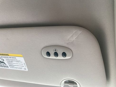 Used 2014 Chrysler Town & Country Touring image 39